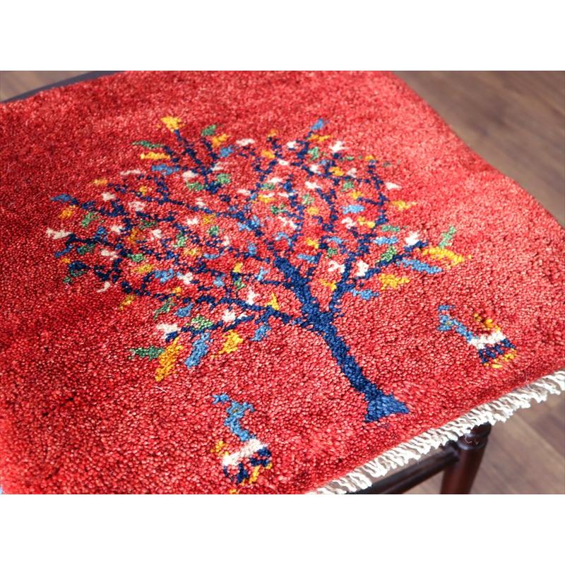 ギャッベ イラン産手織り 座布団サイズ 40×43cm レッド カラフルな花の咲いた樹と動物 |  | 02