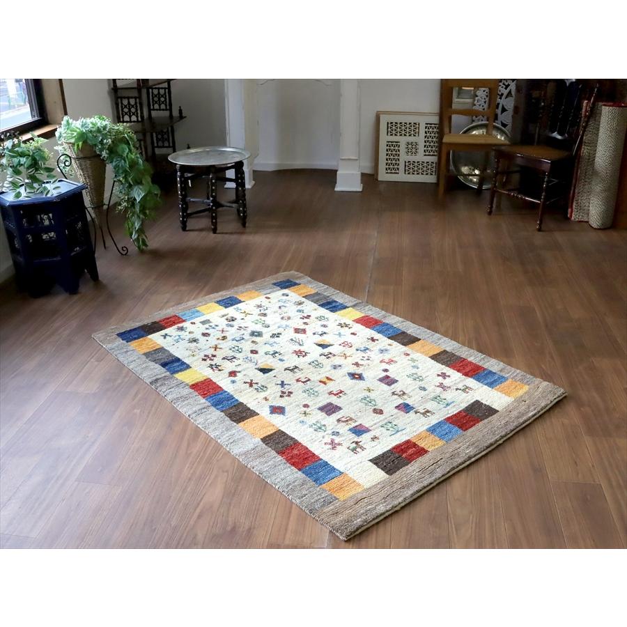 ギャッベ ノマド　 156x107cm ナチュラル＆グレー　たくさんの動物や草花モチーフ　イラン産手織り　Gabbeh Nomad |  | 01