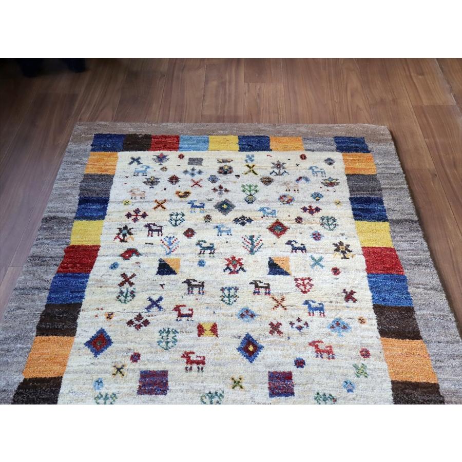 ギャッベ ノマド　 156x107cm ナチュラル＆グレー　たくさんの動物や草花モチーフ　イラン産手織り　Gabbeh Nomad |  | 02