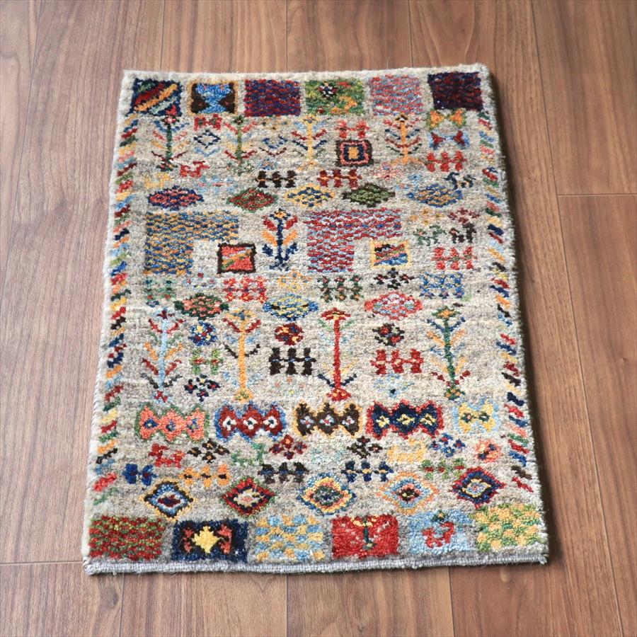 ギャッベ ノマド ミニギャッベ 63x44cm グレー　にぎやかなモチーフ | 