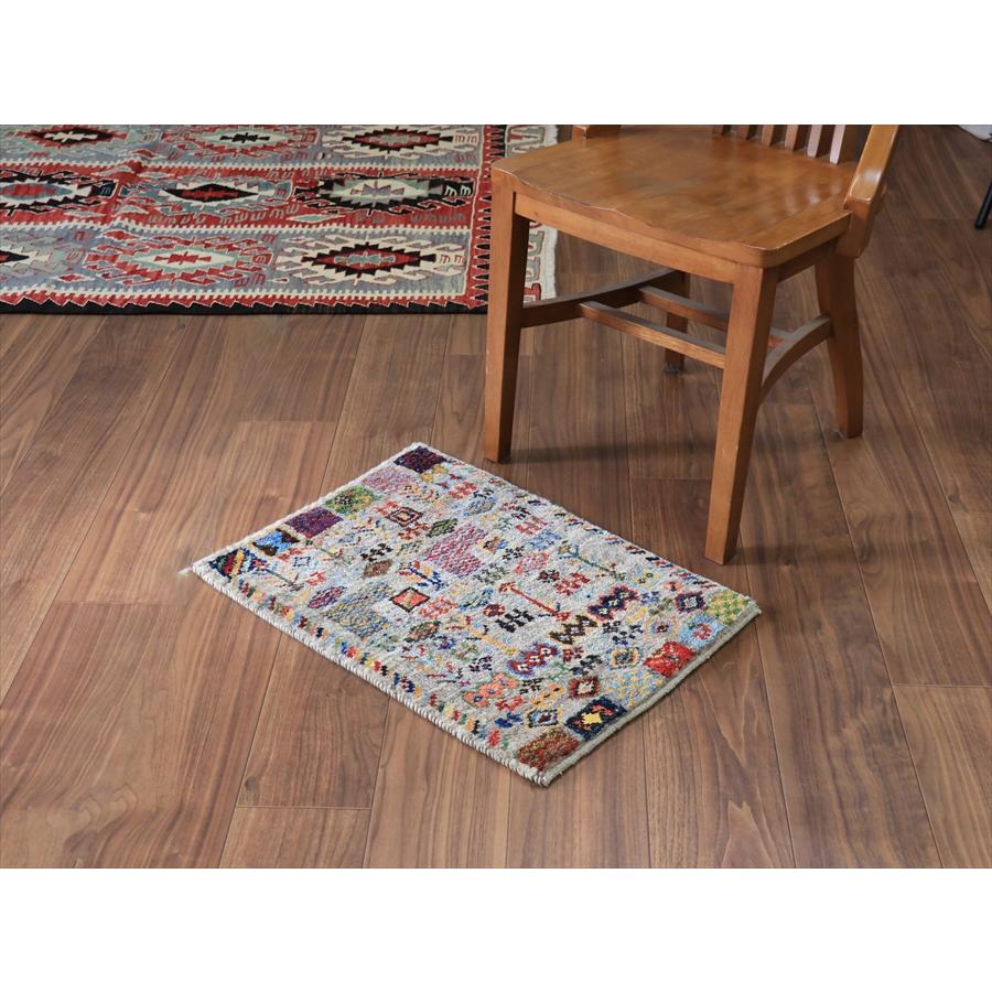 ギャッベ ノマド ミニギャッベ 63x44cm グレー　にぎやかなモチーフ |  | 01