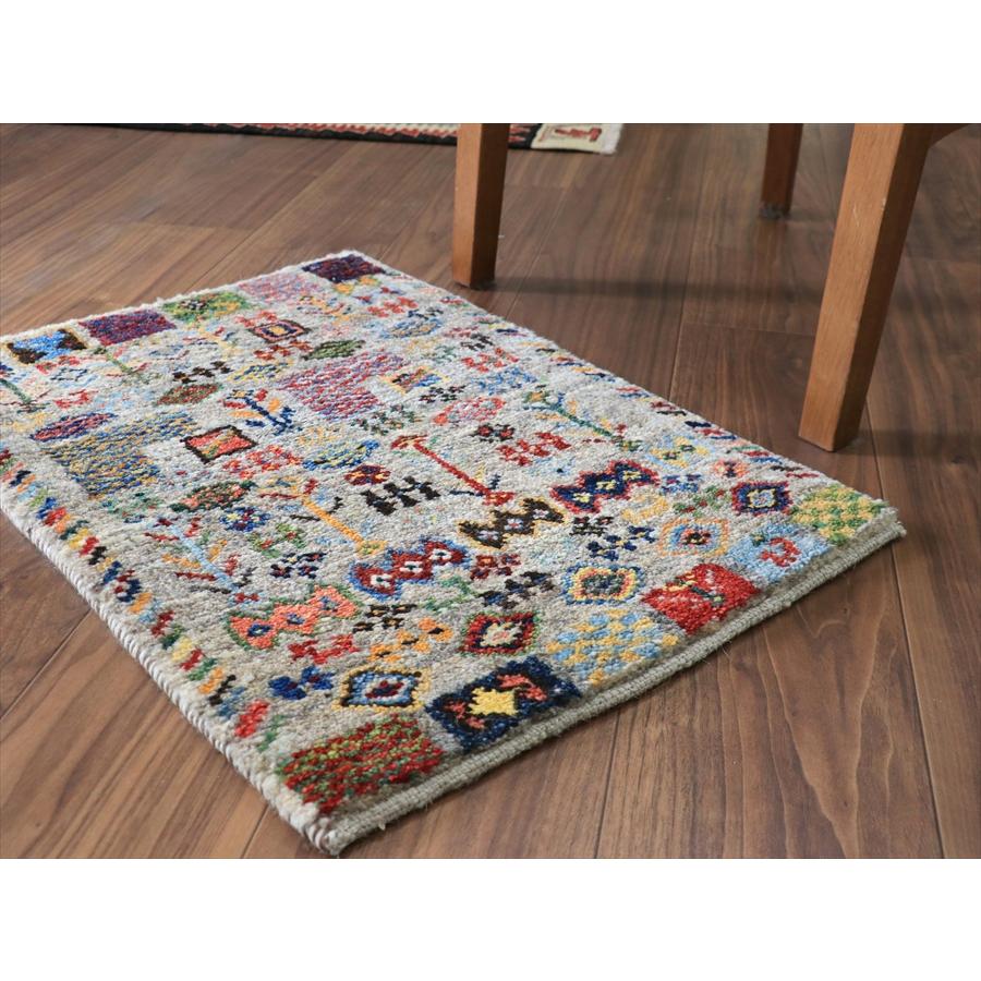 ギャッベ ノマド ミニギャッベ 63x44cm グレー　にぎやかなモチーフ |  | 03