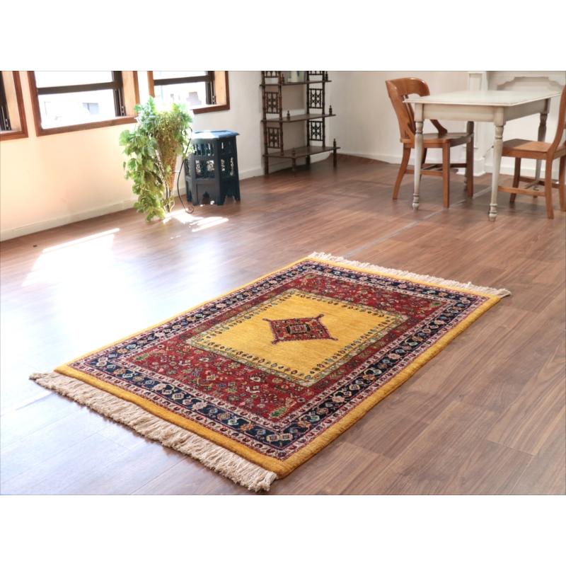 ギャッベ　Luribaft/ルリバフ 152x102cm 緻密な織り　イエロー レッド ネイビー　クラシックデザイン　メダリオン |  | 01