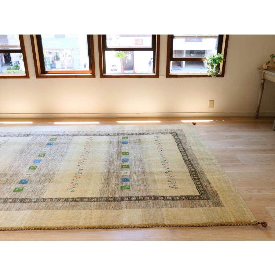 ギャッベ イラン産手織りラグ 306×203cm ナチュラルアイボリー　ベージュ　カラフルな動物と生命の樹モチーフ |  | 03