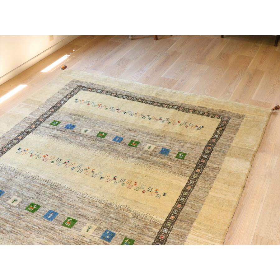 ギャッベ イラン産手織りラグ 306×203cm ナチュラルアイボリー　ベージュ　カラフルな動物と生命の樹モチーフ |  | 04