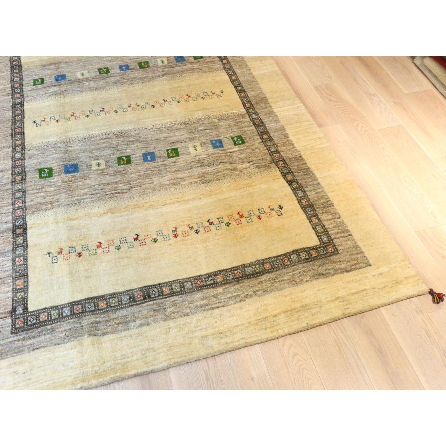 ギャッベ イラン産手織りラグ 306×203cm ナチュラルアイボリー　ベージュ　カラフルな動物と生命の樹モチーフ |  | 05