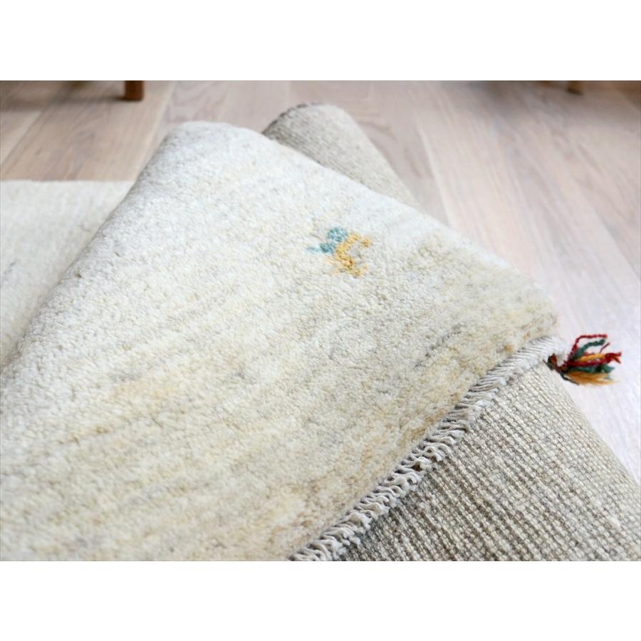 ギャッベ 無地 天然羊毛のアイボリー 177×62cm  カシュカイ族の手織りラグ　イラン産　 |  | 08