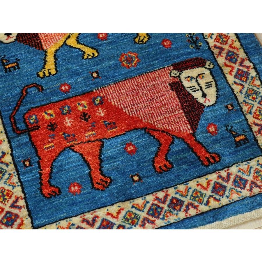 ライオンギャッベ　カシュクーリ　細かな織り 102×60cm ３頭のライオン |  | 03