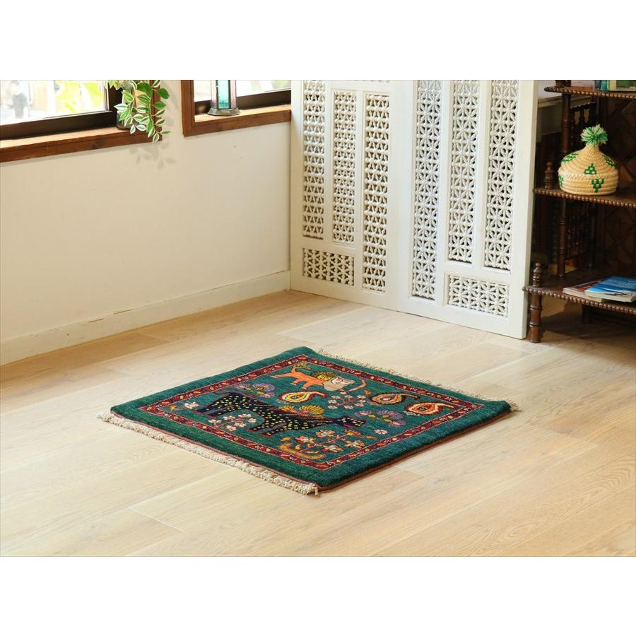 ギャッベ カシュクーリ　 73×78cm サーベルをもつライオンと黒豹　細かく緻密な織り |  | 01