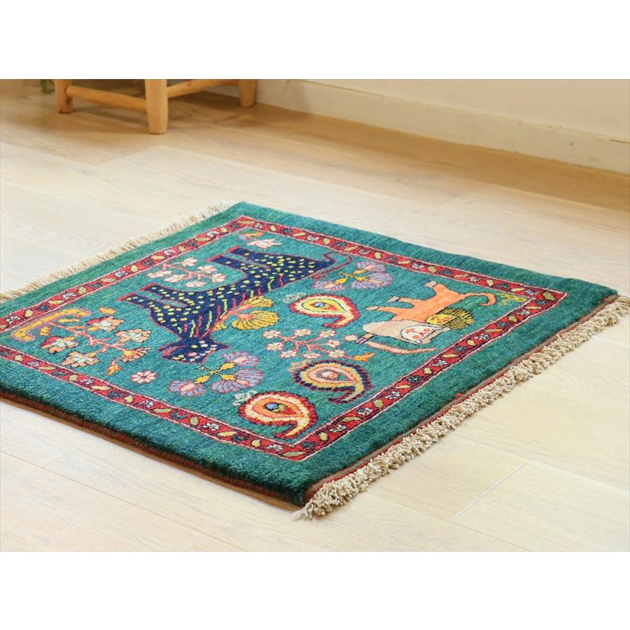 ギャッベ カシュクーリ　 73×78cm サーベルをもつライオンと黒豹　細かく緻密な織り |  | 02