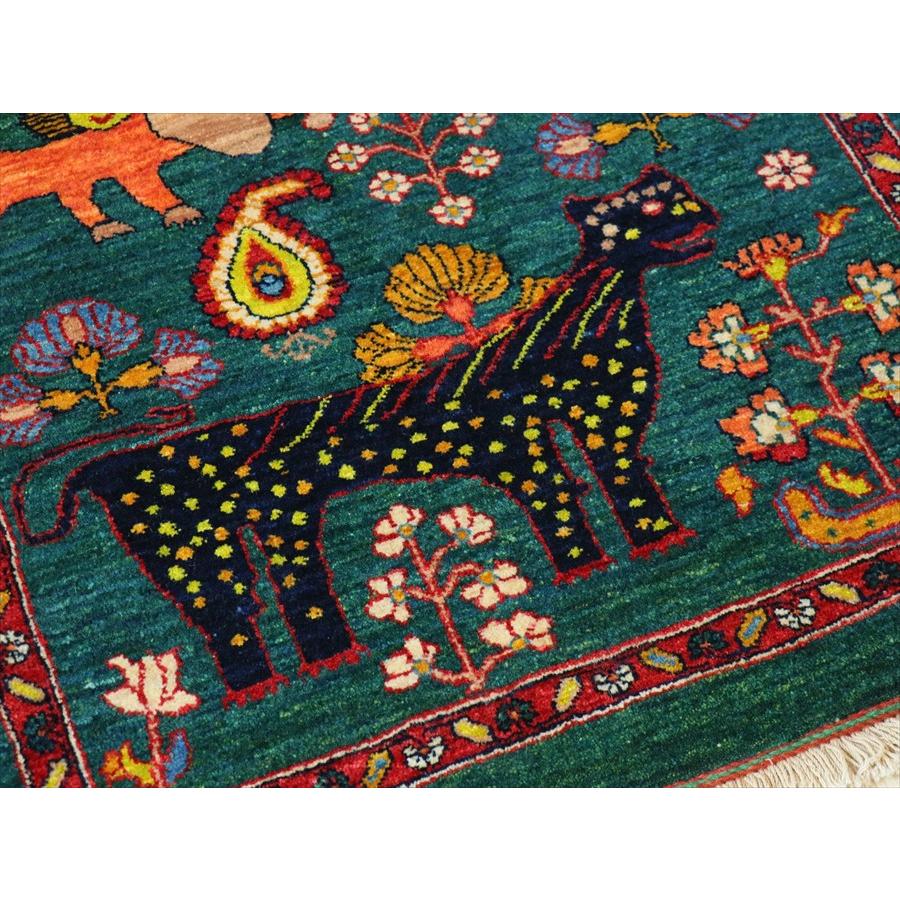 ギャッベ カシュクーリ　 73×78cm サーベルをもつライオンと黒豹　細かく緻密な織り |  | 03