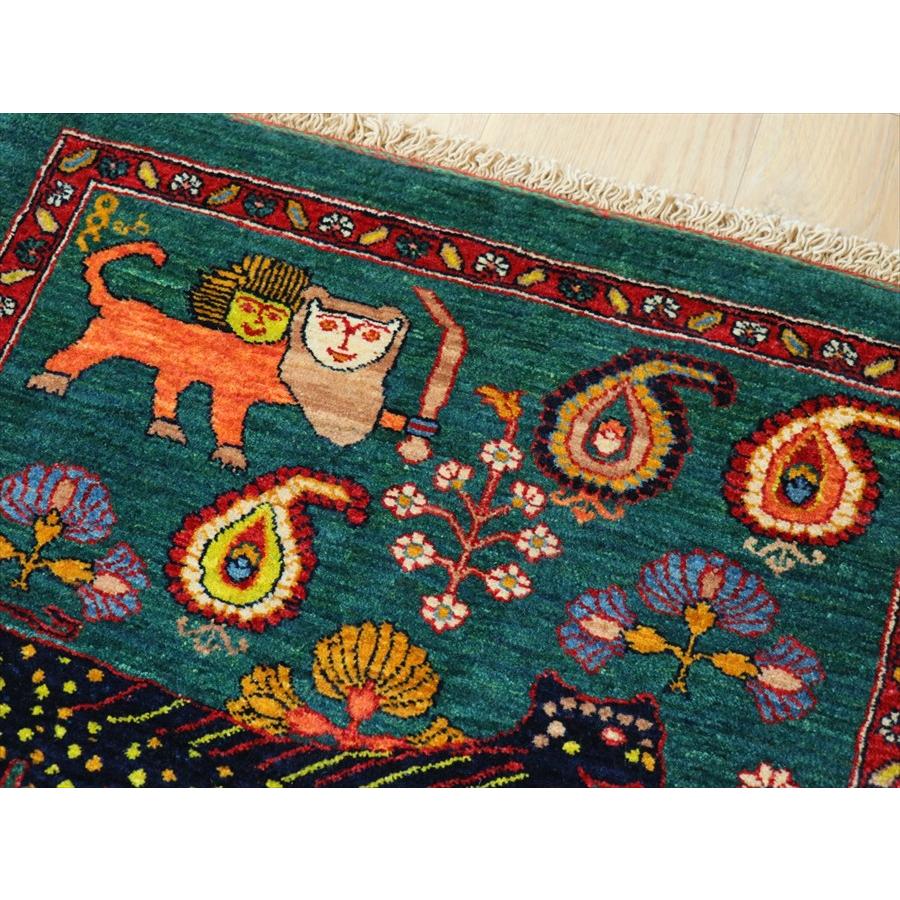 ギャッベ カシュクーリ　 73×78cm サーベルをもつライオンと黒豹　細かく緻密な織り |  | 04