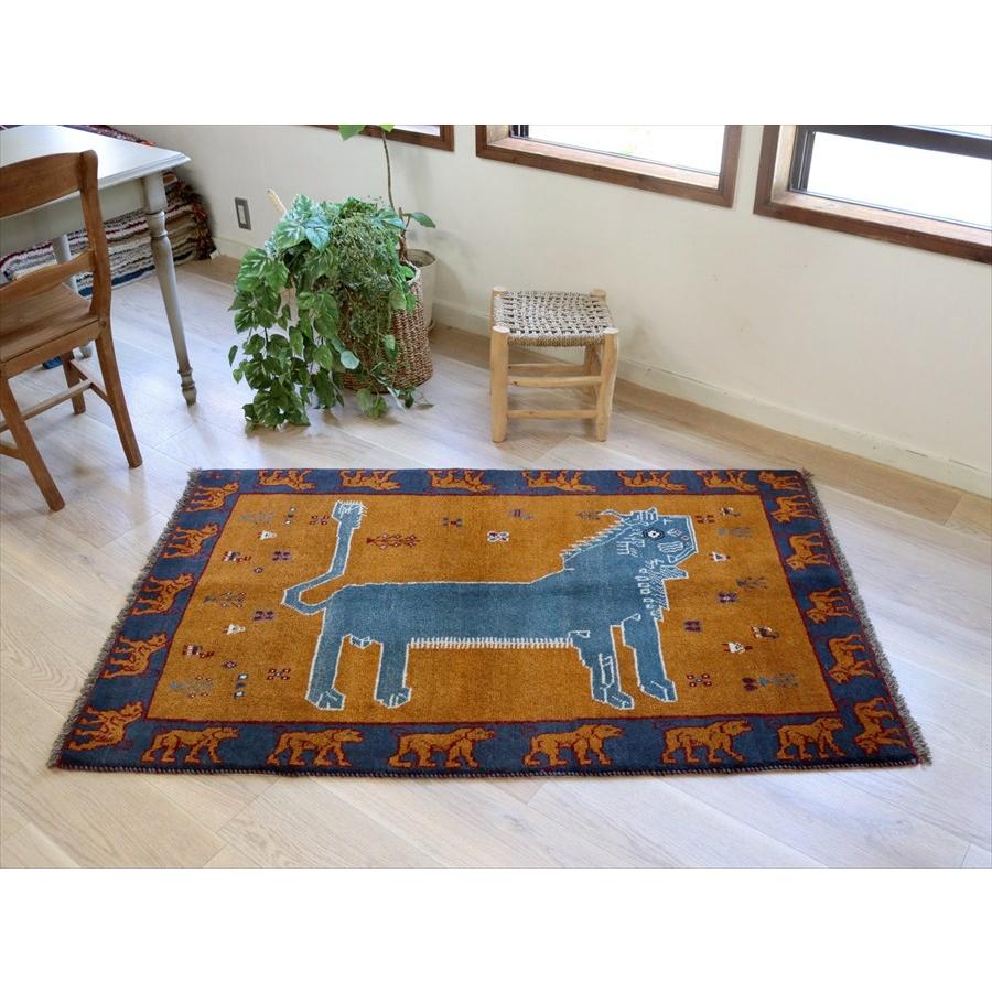 ライオンラグ　横向きの青いライオン 155×100cm オーカー＆ブルー　ギャッベ カシュカイ族の手織りラグ |  | 01