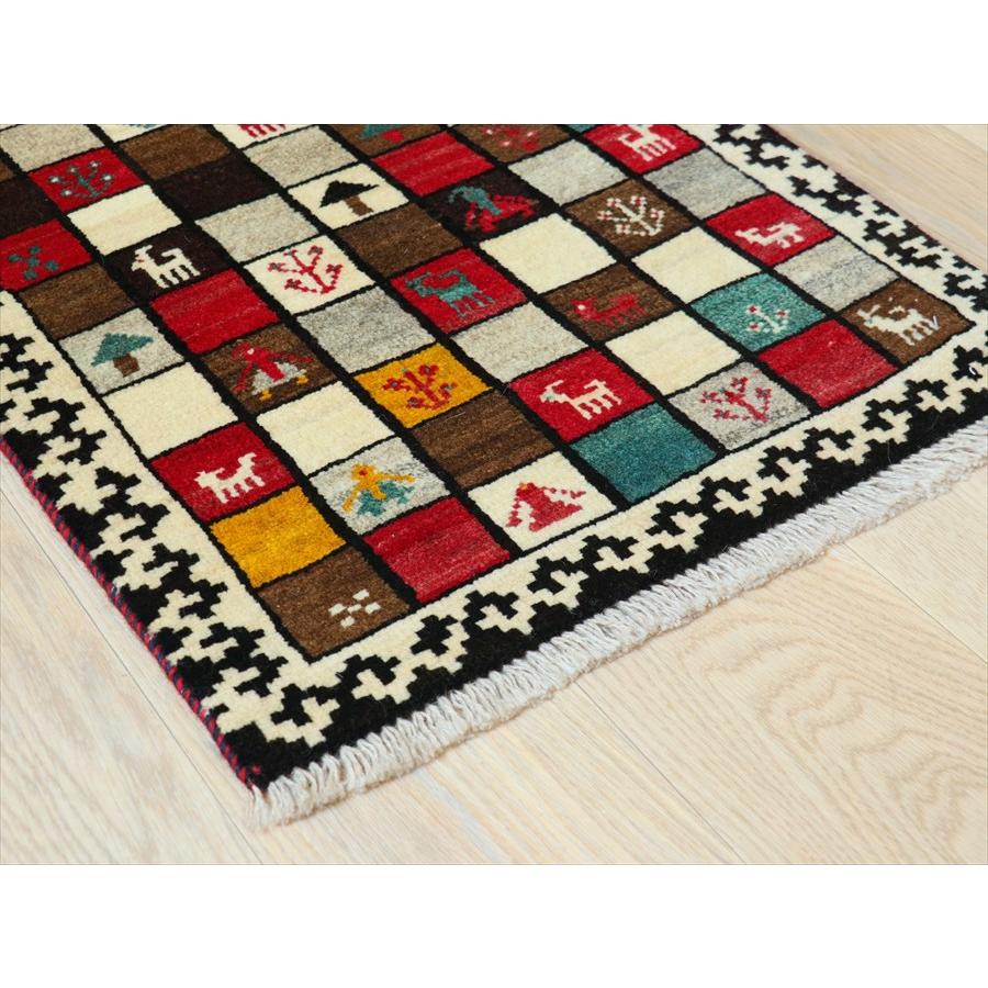 オールドギャッベ イラン産 手織りラグ 82×58cm 子どもたちや動物　赤と黒のタイル |  | 03