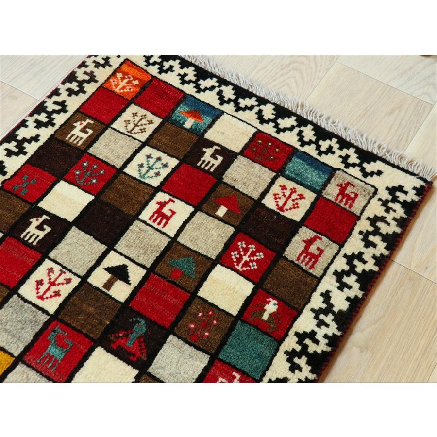 オールドギャッベ イラン産 手織りラグ 82×58cm 子どもたちや動物　赤と黒のタイル |  | 04