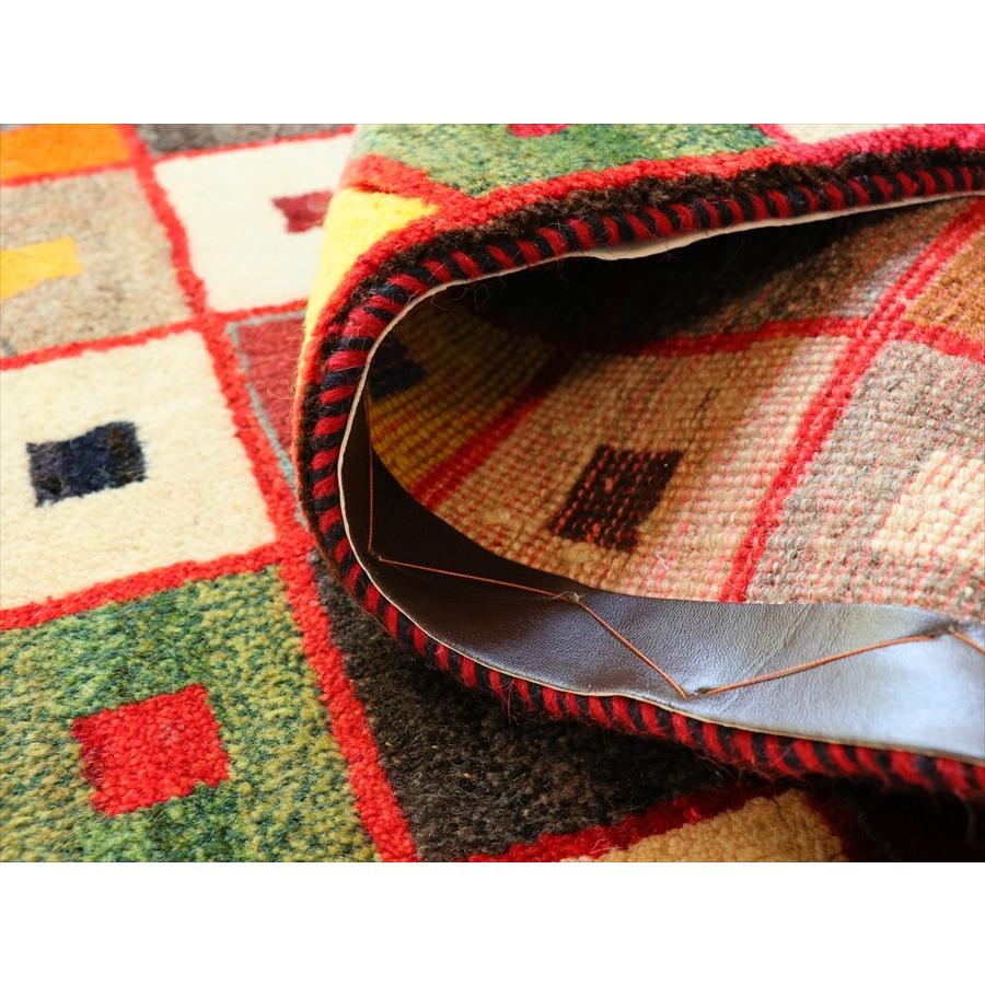オールドギャッベ　カシュカイ族の手織りラグ 116×70cm 暖色系のタイル柄 |  | 07