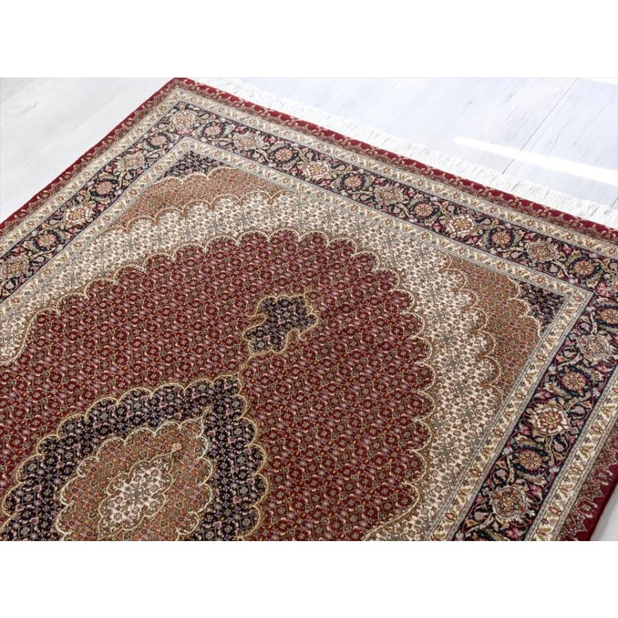 ペルシャ絨毯タブリーズ産 センターラグサイズ188x130cm ワインレッド