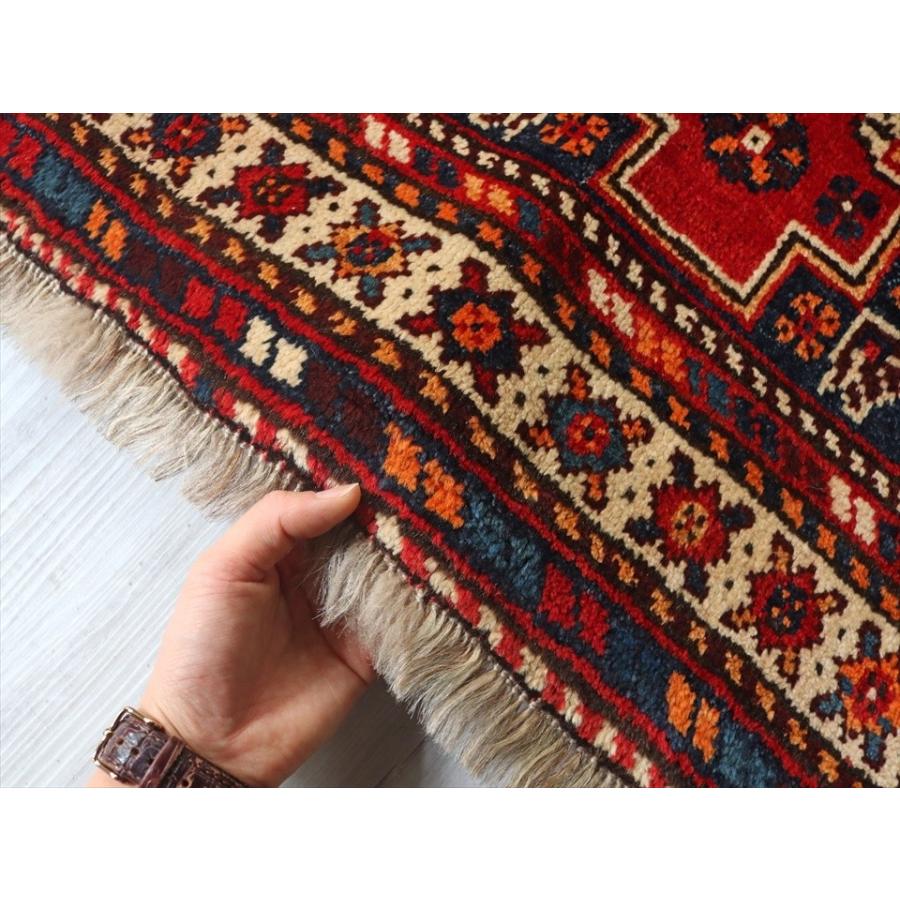 カシュカイ族の手織りラグ・オールドギャッベ 265x165cm レッド カシュカイ族の手織りラグ・オールドギャッベ 265x165cm レッド