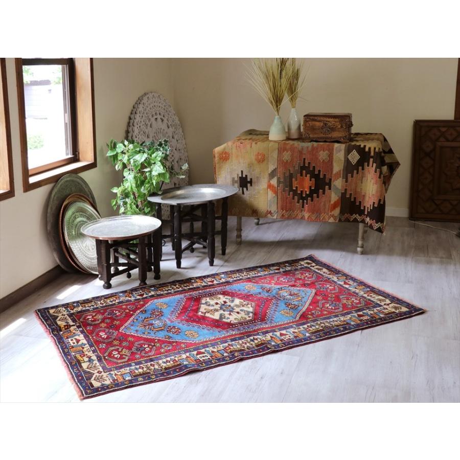 エリアラグ トルコ手織り絨毯 ヤヒヤルじゅうたん セッヂャーデ 174x104cm 青い六角メダリオン 村の風景のボーダー Hal1728 インプレッションオブギャッベ 通販 Yahoo ショッピング