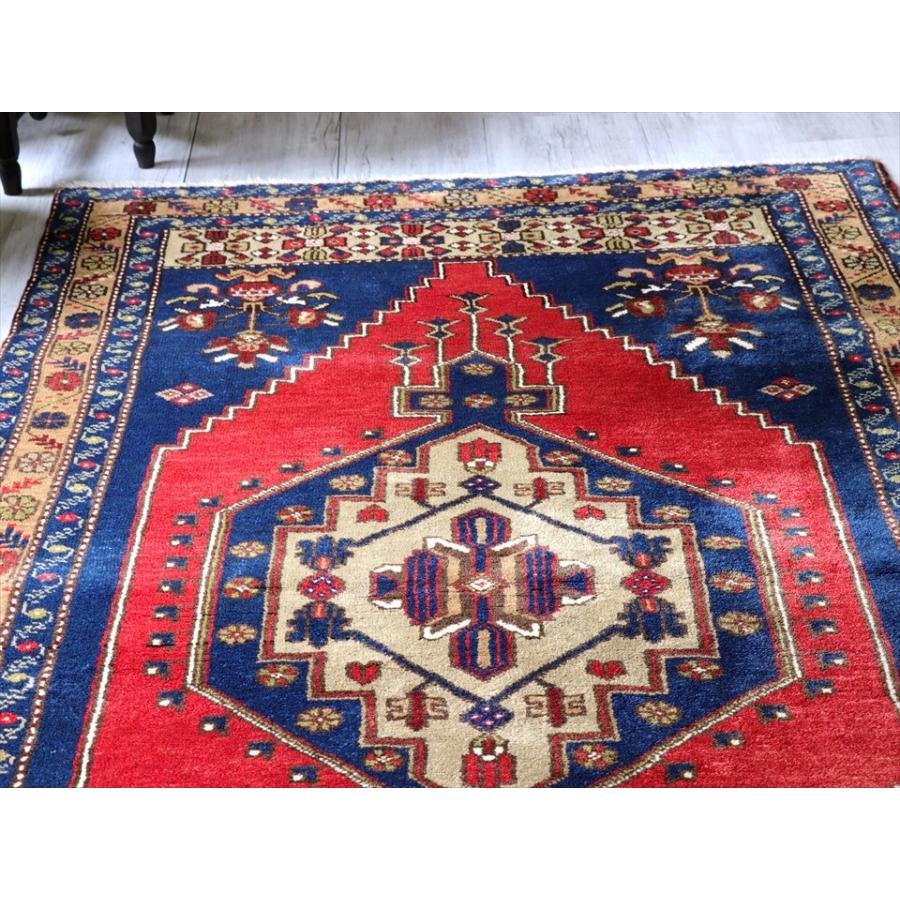 トライバルラグ・トルコ絨毯 ヴィンテージラグ カリヨラサイズ 