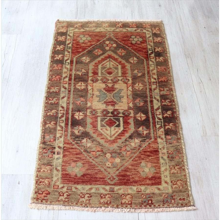 トルコ絨毯 ヤストゥク トライバルラグ 玄関マット90x49cm 色褪せたパステル Hal1761 インプレッションオブギャベ 通販 Yahoo ショッピング