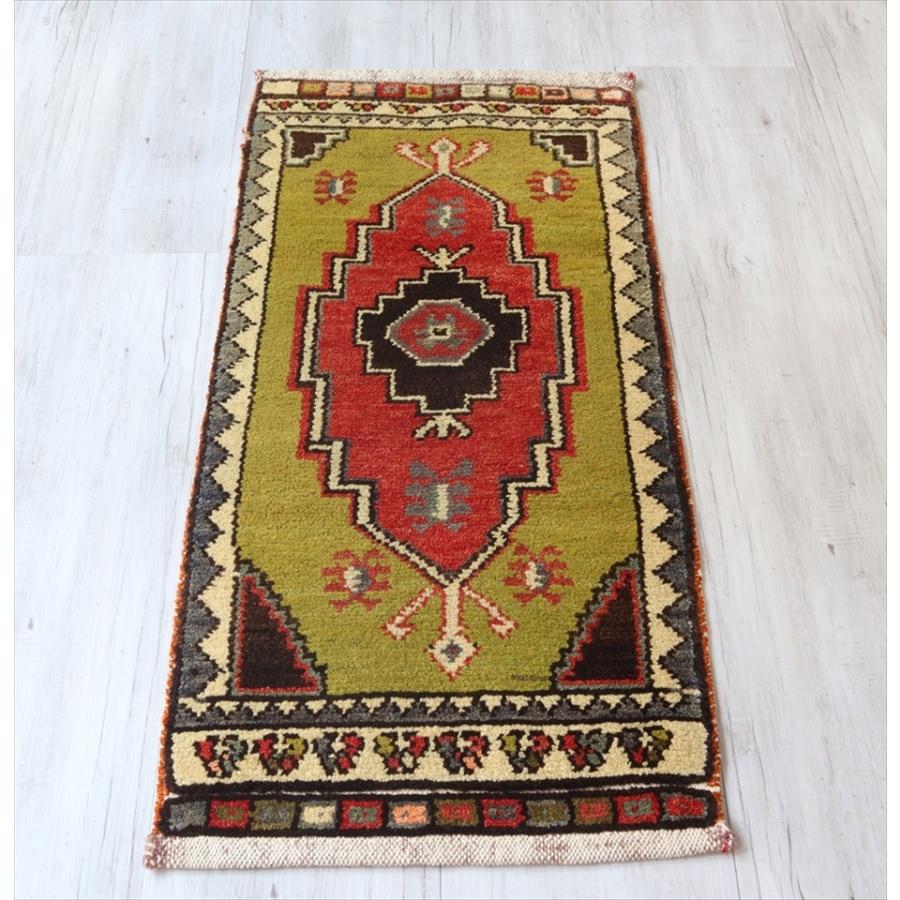 トルコ絨毯 ヤストゥク トライバルラグ 玄関マット104x46cm キミドリ レッド Hal1776 インプレッションオブギャベ 通販 Yahoo ショッピング