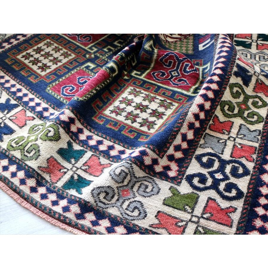 トルコじゅうたん・トライバルラグ　 205x130cm Karachov rug， カラチョフ・ドラゴンの爪を持つサンドゥック 家具、インテリア カーペット、ラグ、マット