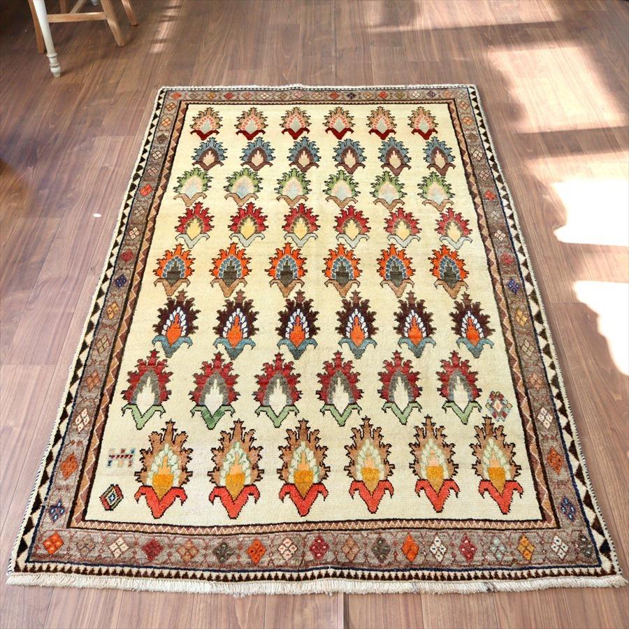 部族絨毯　トライバルラグ 227x132cm カシュカイ族の手織りラグ　色とりどりのパルメットの額縁デザイン | ブランド登録なし