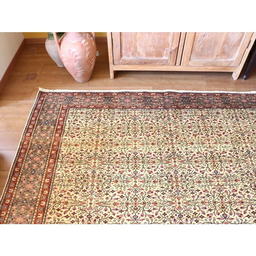 トルコ絨毯・カイセリ産手織りラグ 287x192cm 細かな花のアラベスク 