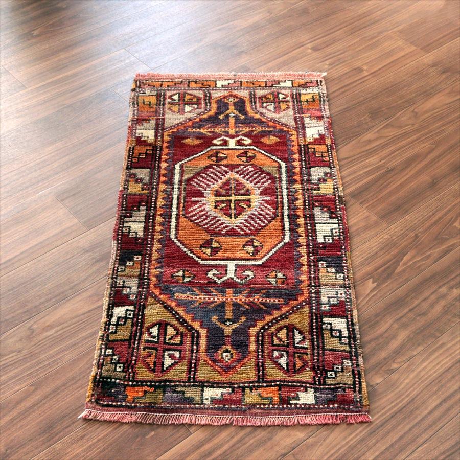 トルコの手織り絨毯 コンヤ 119x56cm オールドカーペット ヤストゥク | 