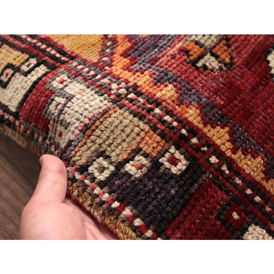 トルコの手織り絨毯 コンヤ 119x56cm オールドカーペット ヤストゥク |  | 04