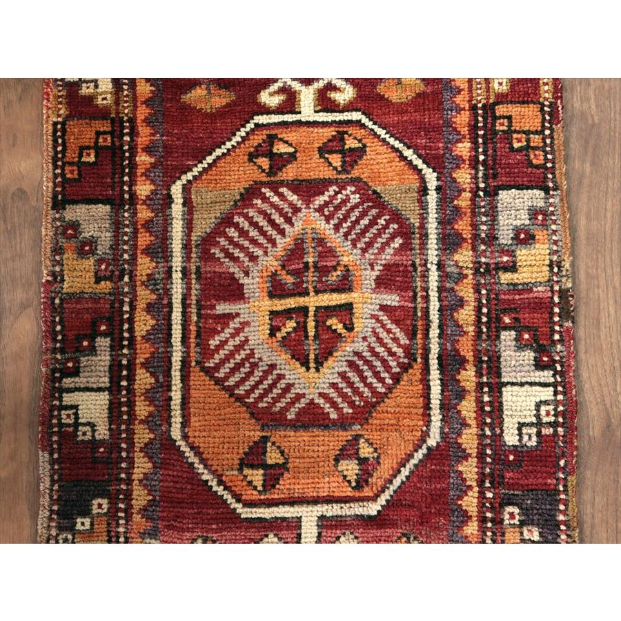 トルコの手織り絨毯 コンヤ 119x56cm オールドカーペット ヤストゥク |  | 06