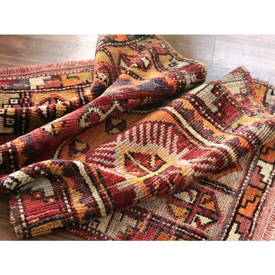 トルコの手織り絨毯 コンヤ 119x56cm オールドカーペット ヤストゥク |  | 07