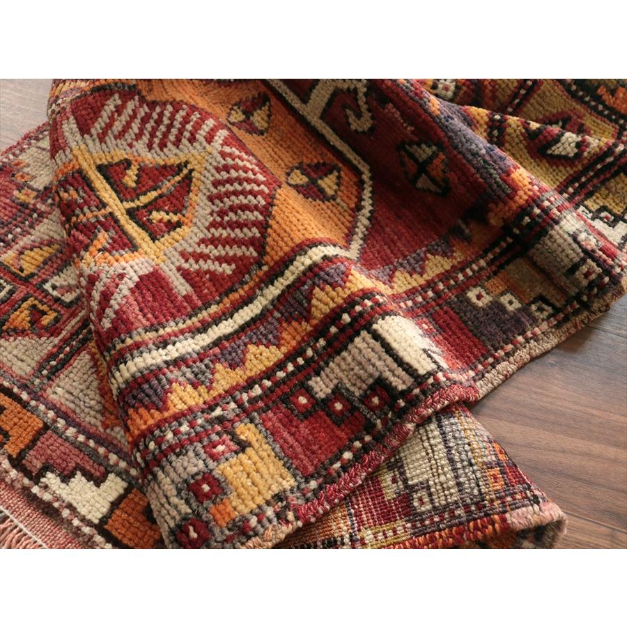 トルコの手織り絨毯 コンヤ 119x56cm オールドカーペット ヤストゥク |  | 08