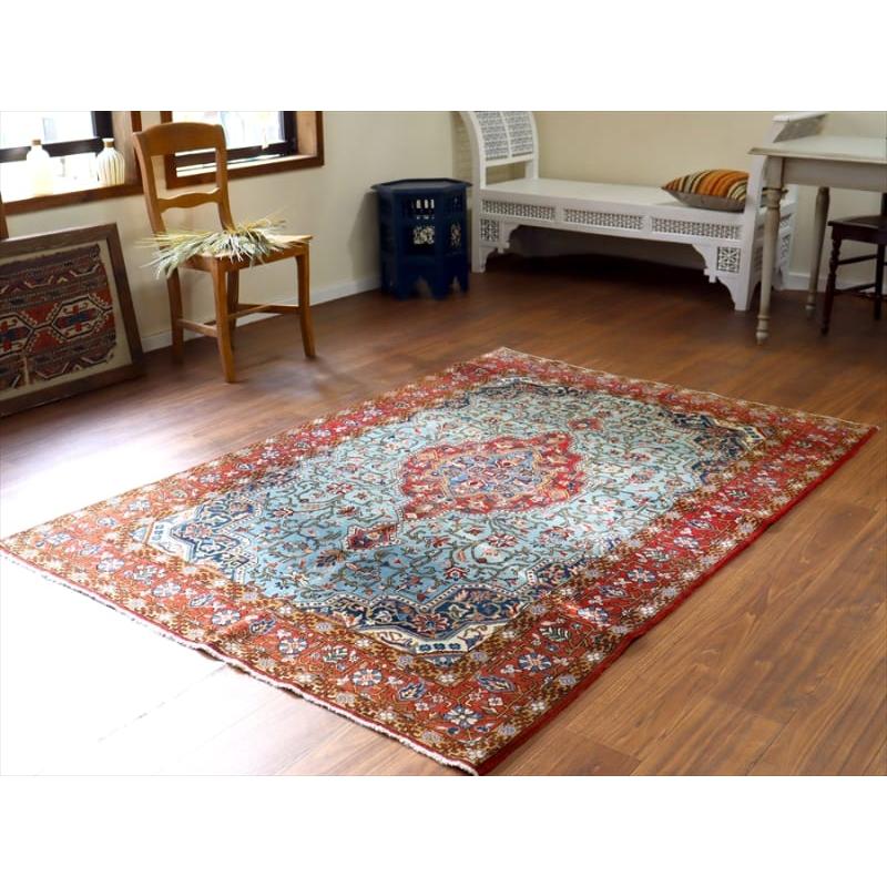 ペルシャ絨毯　クム産　水色 204x139cm 花のアラベスク |  | 01