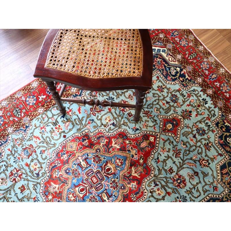 ペルシャ絨毯　クム産　水色 204x139cm 花のアラベスク |  | 08