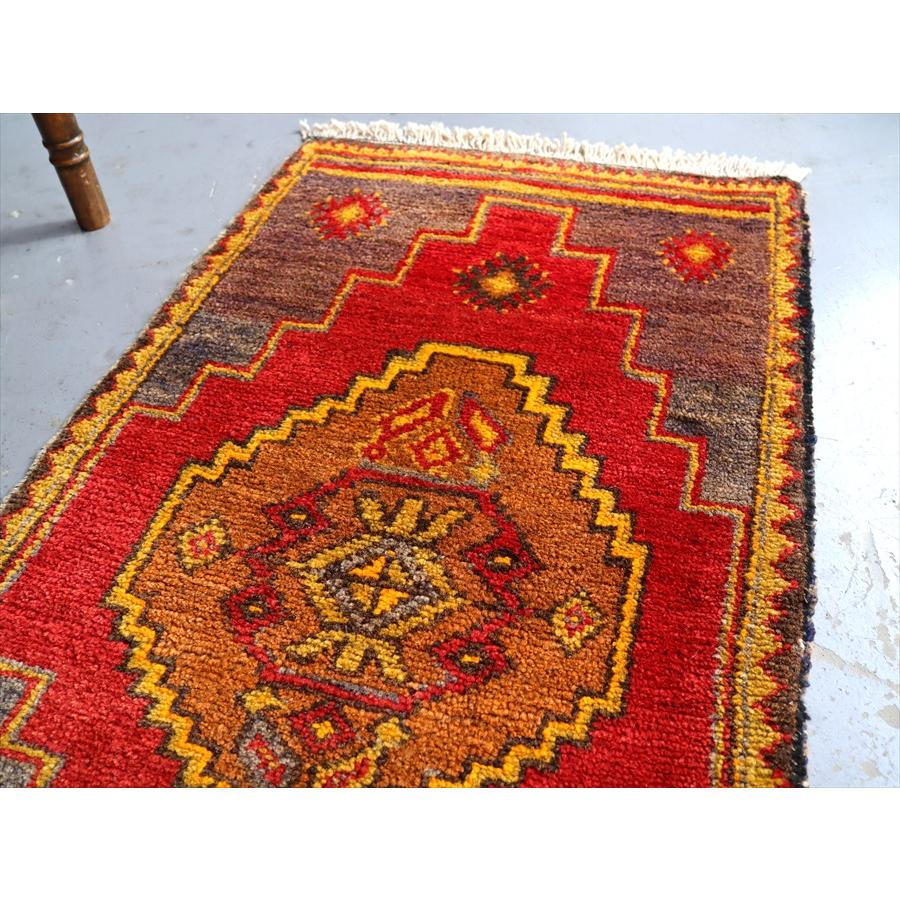 トルコ絨毯 ヤストゥク トライバルラグ 93x52cm 階段状のひし形