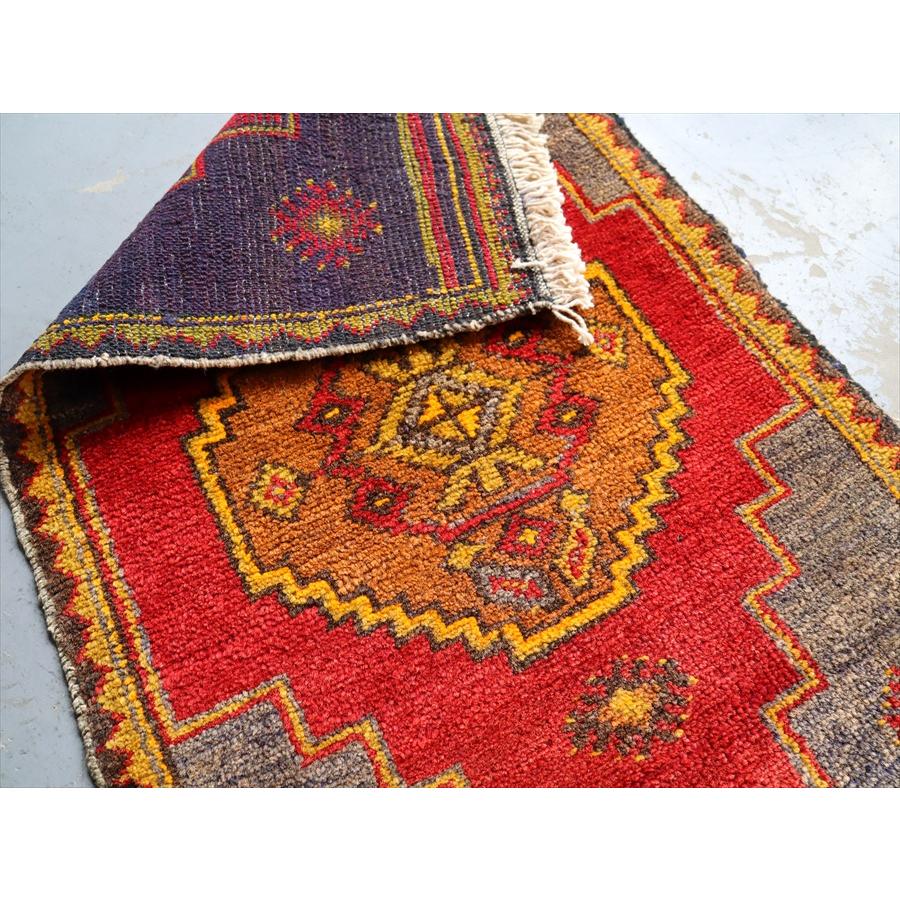 トルコ絨毯 ヤストゥク トライバルラグ 93x52cm 階段状のひし形