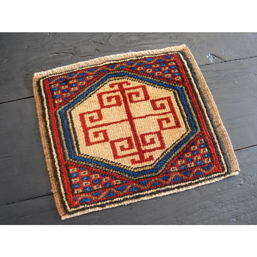 トルコ絨毯 オールドカーペット 34x27cm 六角形 雄羊の角