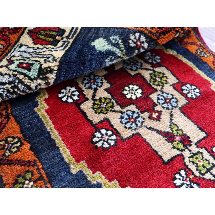 トルコ絨毯 ヤストゥク トライバルラグ 113x55cm 花のモチーフ