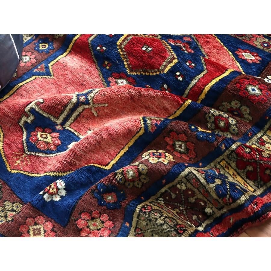 トルコ絨毯 オールドカーペット 144x111cm レッド ブルー 小花の トルコ絨毯 オールドカーペット 144x111cm レッド ブルー 小花の