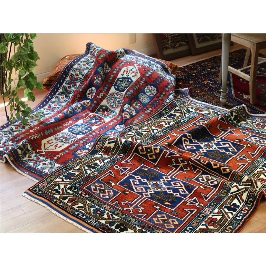 トルコの手織り絨毯 草木染 147x102cm 星のモチーフ