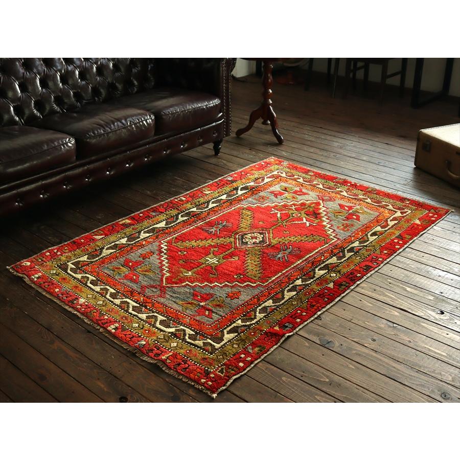 チャル オールドカーペット 169x113cm メダリオンと小花 | ブランド登録なし | 01