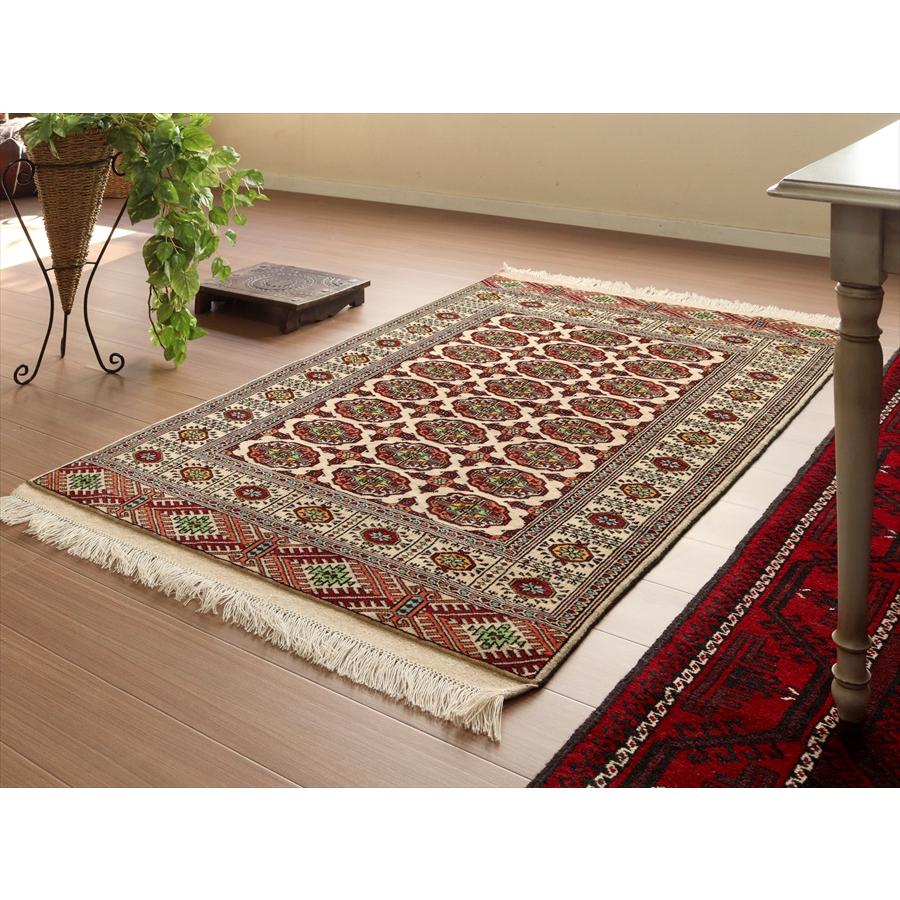 トルクメン族の手織り絨毯 165x103cm 連なるギュル アイボリー | ブランド登録なし | 01