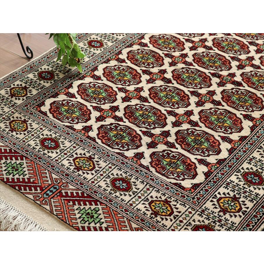 トルクメン族の手織り絨毯 165x103cm 連なるギュル アイボリー | ブランド登録なし | 03