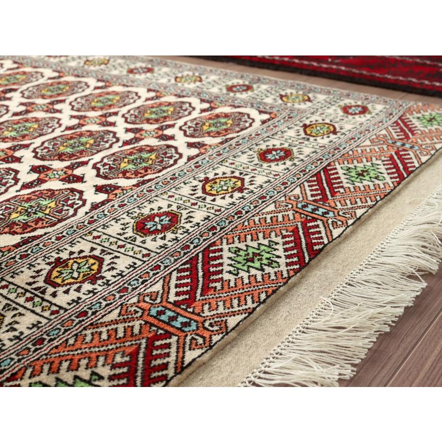 トルクメン族の手織り絨毯 165x103cm 連なるギュル アイボリー | ブランド登録なし | 06