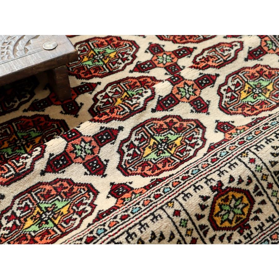 トルクメン族の手織り絨毯 165x103cm 連なるギュル アイボリー | ブランド登録なし | 09