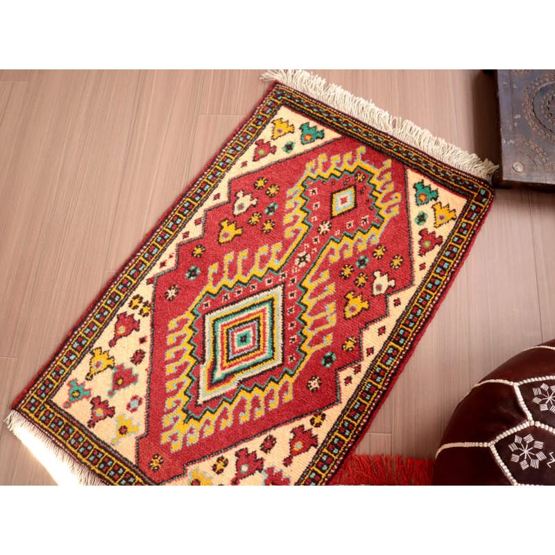 東イラン　ホラサン地方の素朴な手織りラグ 94x60cm 赤い六角メダリオン |  | 02