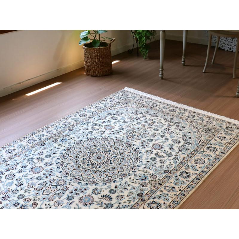 ペルシャ絨毯　ナイン産 9L 208x127cm アイボリー 明るいブルー　花のアラベスク |  | 10