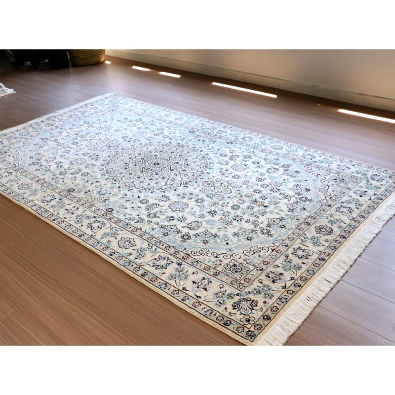 ペルシャ絨毯　ナイン産 9L 208x127cm アイボリー 明るいブルー　花のアラベスク |  | 11